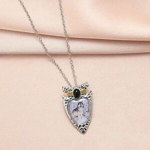 Elegant Silver Pendant Necklace